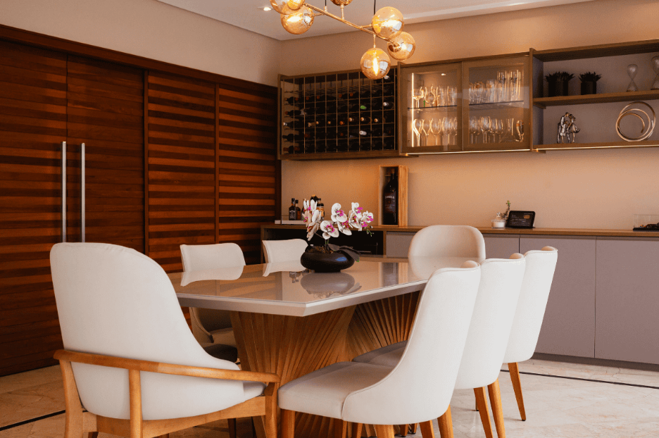 5 trucuri pentru a integra o masă extensibilă din lemn în spații mici 